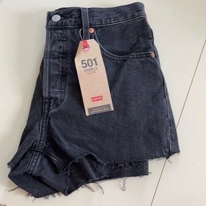 NWT Levi’s black denim 501 shorts. Size 28